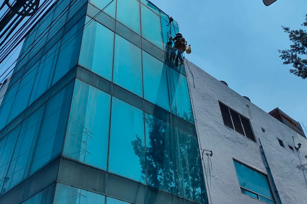 Limpieza de vidrios en altura